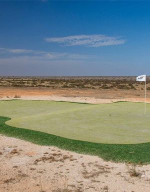 Play the world’s longest Golf Course on the Nullarbor Plain