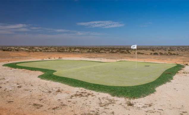 Play the world’s longest Golf Course on the Nullarbor Plain