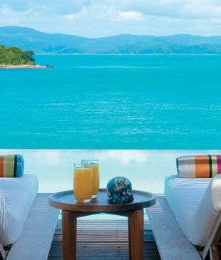 <p><i>On the Beach in Luxury</i></p>
