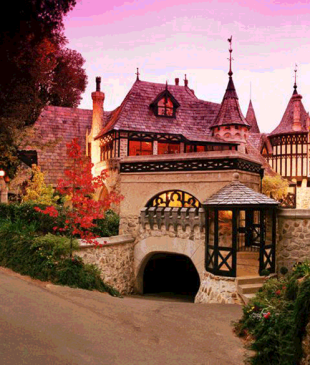 <p><strong>Australia’s</strong> <i>most unique boutique hotels</i></p>
