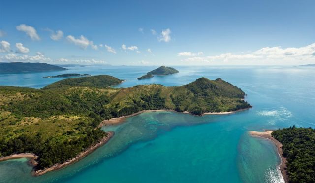 Whitehaven Whitsunday Islands sailing bareboating