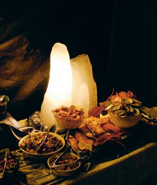 <p><i>087 Eat the night away</i> at a real Midwinter Dinner</p>
