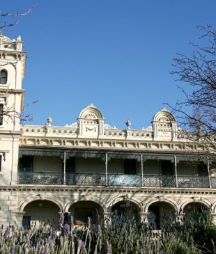 <p><i>50 greatest</i> <strong>Aussie</strong> country pubs you have to visit</p>
