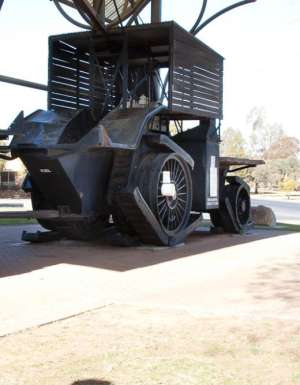 Big Lizzie - Just Outside Mildura