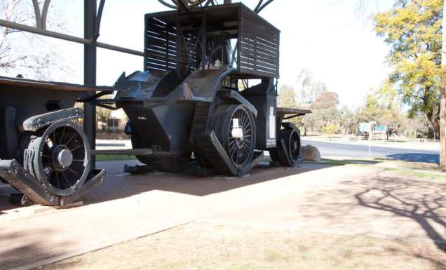 Big Lizzie - Just Outside Mildura