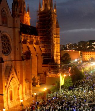 <p><strong>Sydney</strong> <i>Festival 2010</i></p>
