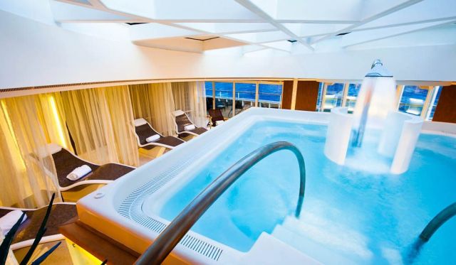 Cruising, Hydro Pool (Odyssey Only), Seabourn Quest
