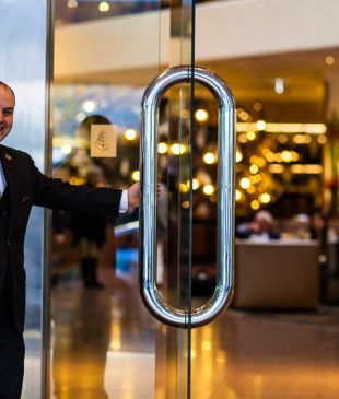 <p><i>Confessions of a concierge</i></p>
