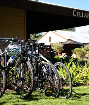 <p><i>10 of the best</i> Cycling tours in <strong>Australia</strong></p>
