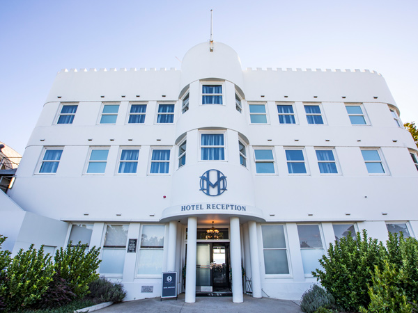 the hotel reception at Hydro Majestic Blue Mountains