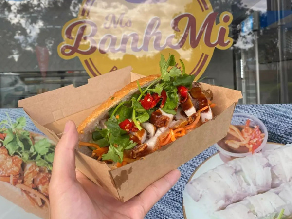 crusty rolls, Ms Banh Mi