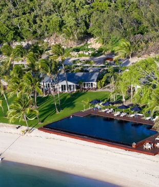 <p><i>5 luxurious reasons to</i> stay, play &#038; eat at <strong>Orpheus Island</strong></p>
