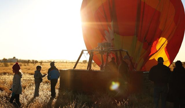Outback touch down: Exiting the balloon basket