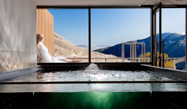 Jacuzzi QT Falls Creek.