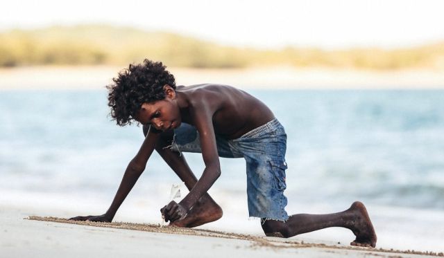drawing turtles in sand Bukadal East Arnhem Land