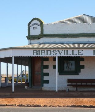 <p><strong>Birdsville</strong> &#8211; <i>10 things to do</i> besides the races</p>
