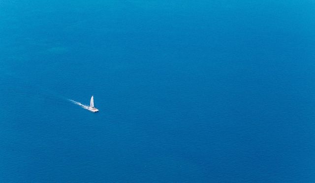 sailing the Whitsundays around Hamilton Island