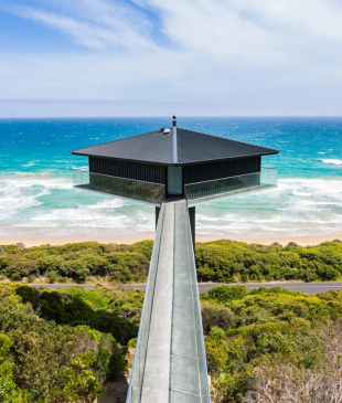<p><i>Your guide to the famous Pole House</i> on the <strong>Great Ocean Road</strong></p>
