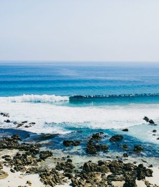 <p><strong>Australia’s</strong> <i>Most Iconic Surf Beaches</i></p>
