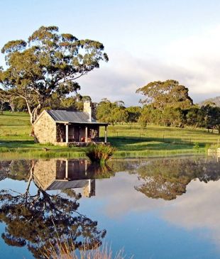 <p><i>Top 10 most incredible experiences</i> <strong>Australia</strong> has to offer</p>
