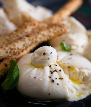 <p><i>5 heavenly reasons</i> to travel for cheese</p>
