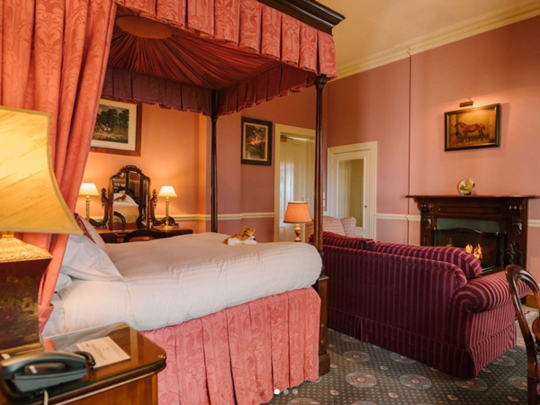 fancy suite, Chateau Yering Hotel