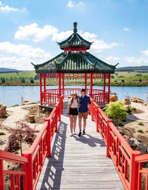 Couple enjoying the spring blooms at Mayfield Garden near Bathurst