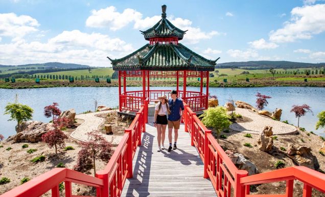 Couple enjoying the spring blooms at Mayfield Garden near Bathurst