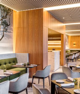 <p><i>A fine dining experience</i> celebrating <strong>WA’s</strong> flavours</p>
