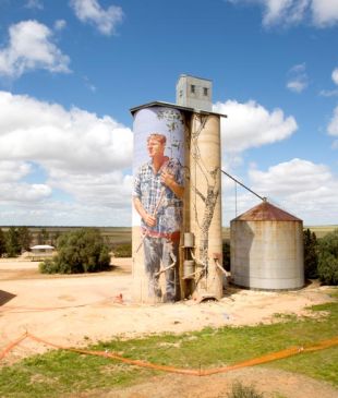 <p><i>10 ways you can experience</i> <strong>Australia</strong> like a local</p>
