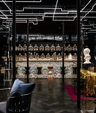 <p><i>hotel bars worth staying in for</i></p>
