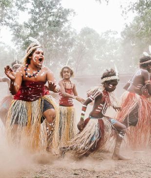 <p><i>The best</i> <strong>Australian</strong> experiences to have with kids</p>
