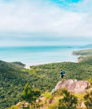 <p><i>24 best walking holidays</i> in <strong>Australia</strong></p>
