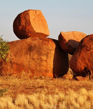 <p><i>How families can spend</i> a fun 7 or 14 days in the <strong>Red Centre</strong></p>
