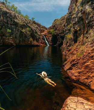 <p><i>Itineraries and Guides</i></p>
