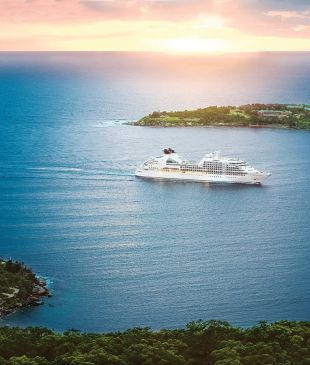 <p><i>Cruise vs Resort</i>: the pros and cons of the different holidays</p>
