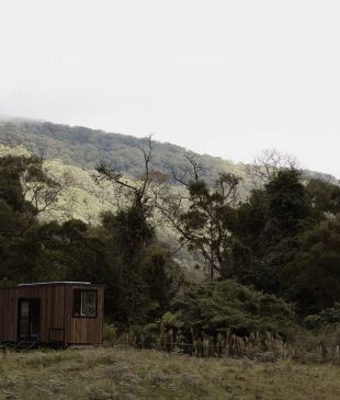 <p><i>A night in one of the most off-grid huts in</i> <strong>Australia</strong></p>
