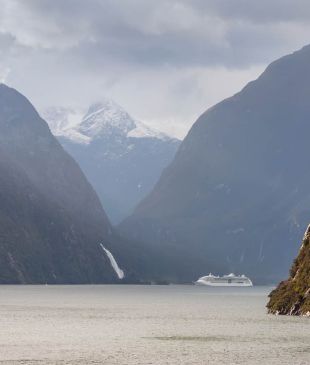 <p><i>The best itineraries</i> for first-time cruisers</p>

