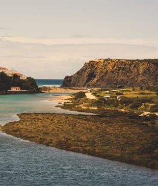 <p><strong>Tasmania’s</strong> <i>most beautiful camping spots</i></p>
