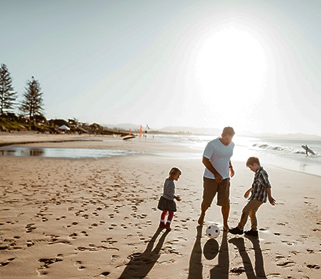 Byron-Bay-family-on-beach