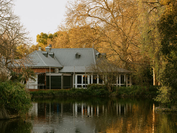 the lakeside Restaurant Botanic in Adelaide