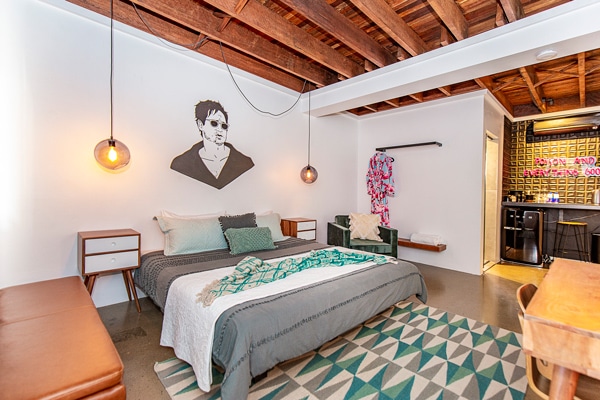 The Superior King Pink Hotel