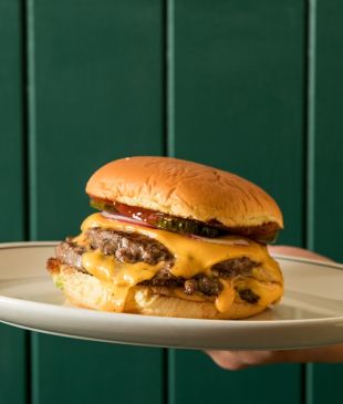 <p><i>The 23 best burgers</i> in <strong>Melbourne</strong> and where to find them</p>
