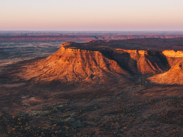 Kings Canyon in Wattarka National Park has a nHelicopter tour over Kings Canyon. (Image: Tourism NT and Shaun Jeffers)