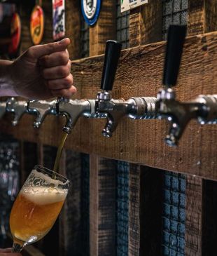 <p><i>9 of the best pubs</i> in <strong>Adelaide</strong></p>
