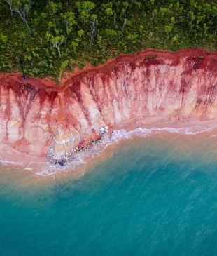 <p><i>Get acquainted with</i> <strong>Australia’s</strong> island paradises</p>
