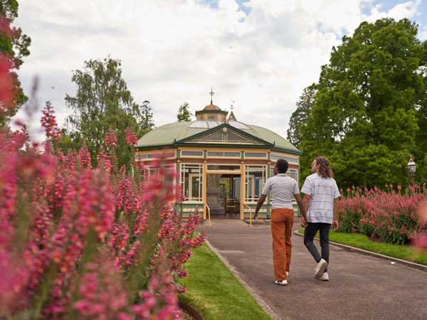 a couple walking along Ballarat Botanical Gardens