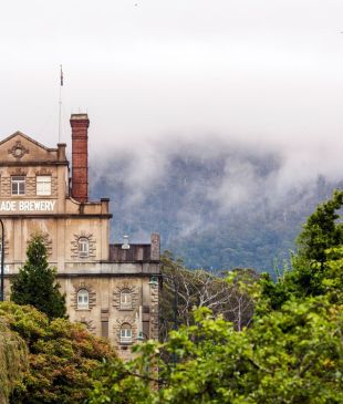 <p><i>9 outdoor adventures</i> to have in and around <strong>Hobart</strong></p>
