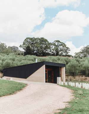 Basalt accommodation in Orange