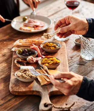 <p><i>Where to eat, stay and play</i> on <strong>Phillip Island</strong></p>
